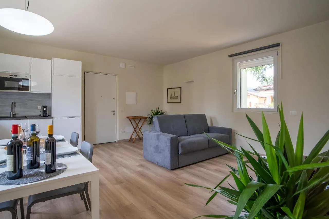 Hamsa Apartments Akasha Bilocale Moderno San Pietro in Cariano 0*,  Olaszország